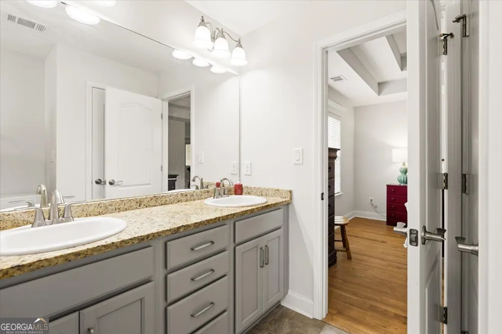 305 Lamplight DR Byron, GA 31008
