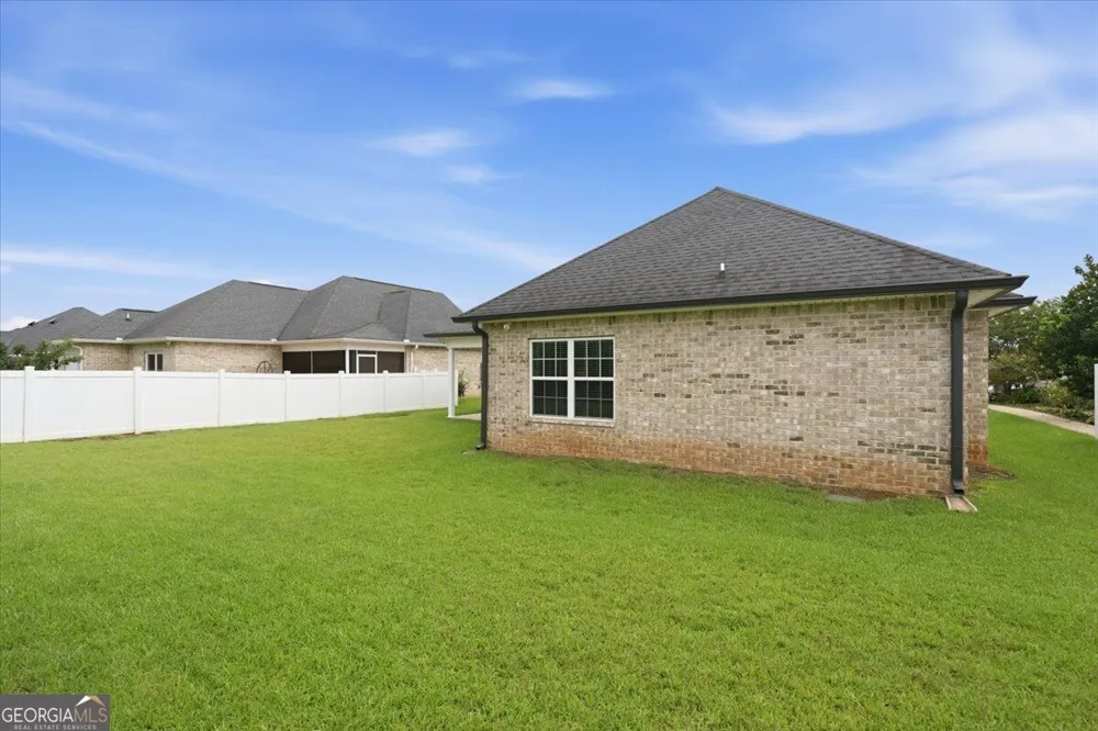 305 Lamplight DR Byron, GA 31008