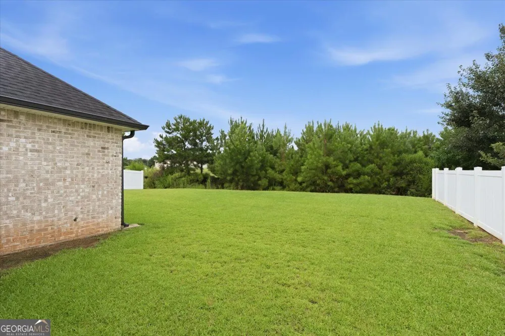 305 Lamplight DR Byron, GA 31008