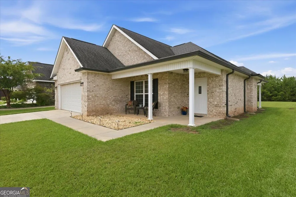 305 Lamplight DR Byron, GA 31008
