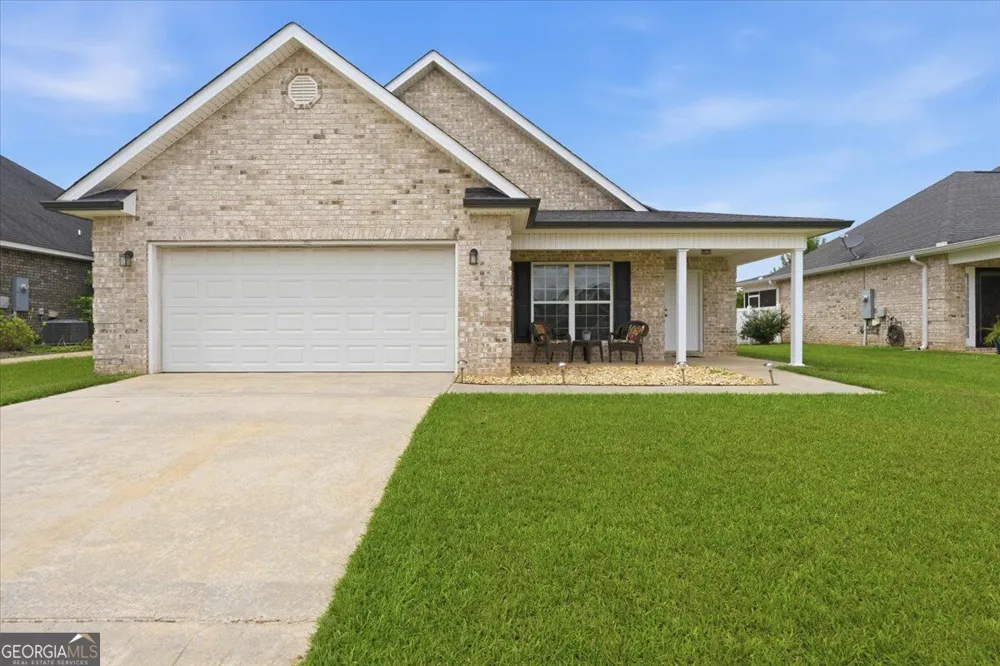 305 Lamplight DR Byron, GA 31008
