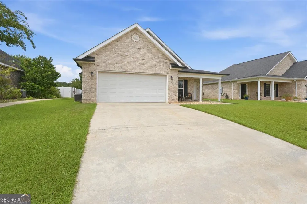 305 Lamplight DR Byron, GA 31008