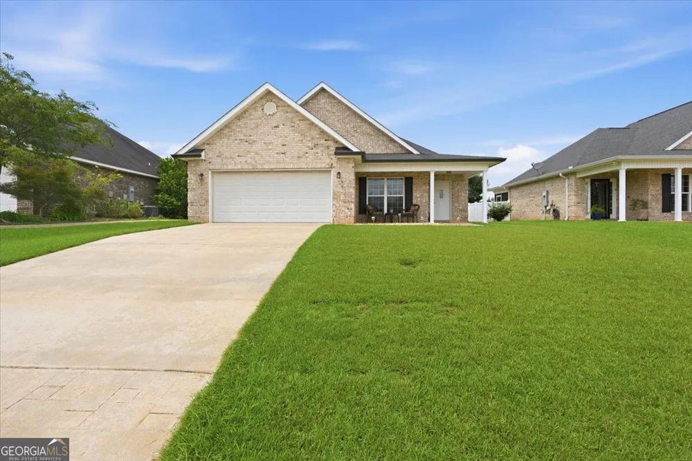 305 Lamplight DR Byron, GA 31008