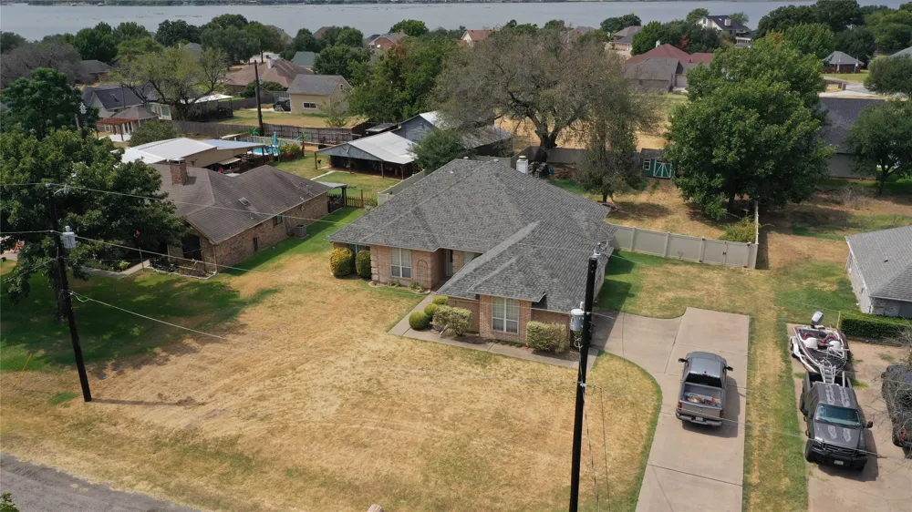 3904 Santa Cruz Street Granbury, TX 76049