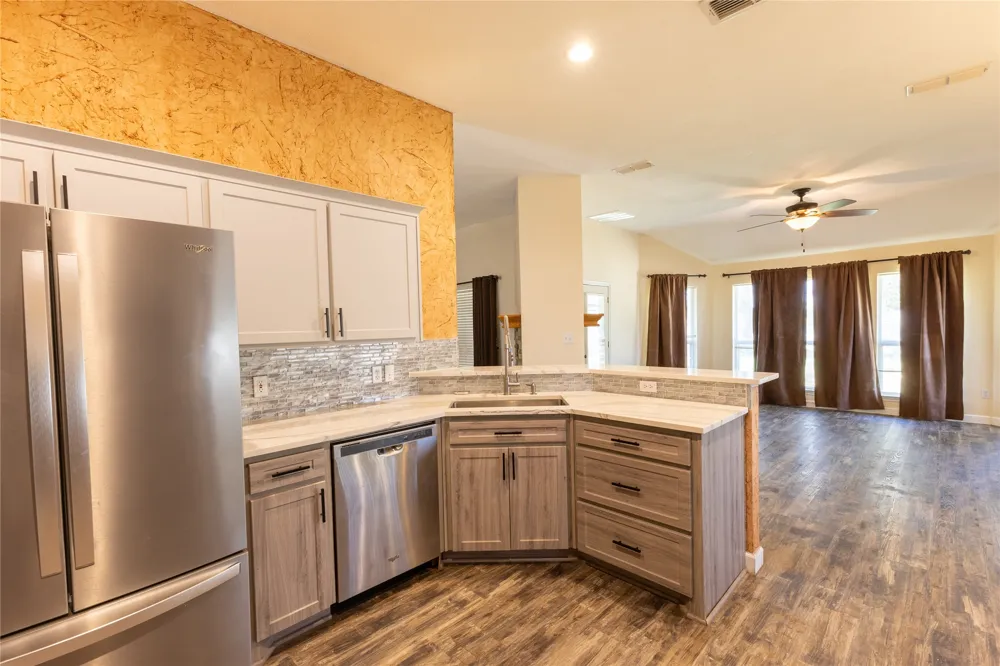 3904 Santa Cruz Street Granbury, TX 76049