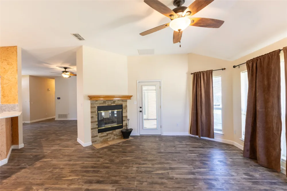 3904 Santa Cruz Street Granbury, TX 76049