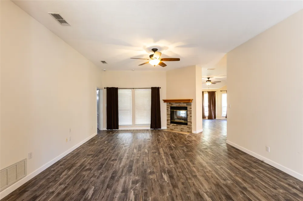 3904 Santa Cruz Street Granbury, TX 76049
