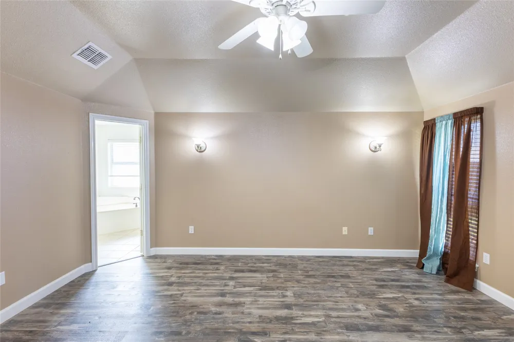 3904 Santa Cruz Street Granbury, TX 76049