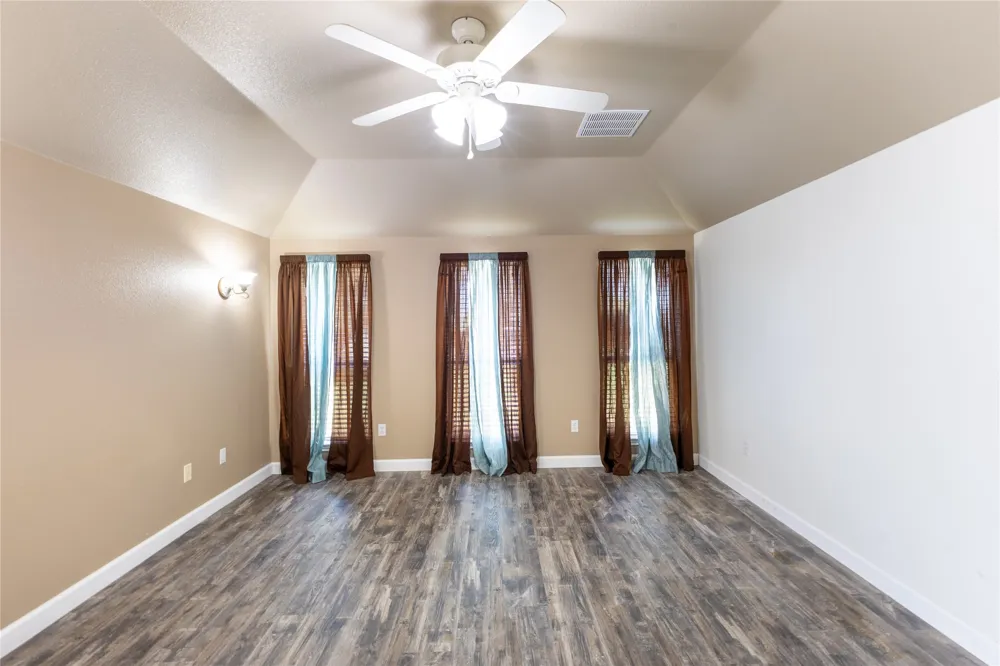 3904 Santa Cruz Street Granbury, TX 76049