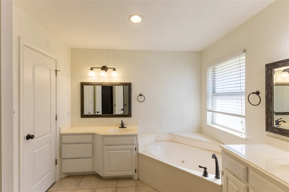 3904 Santa Cruz Street Granbury, TX 76049
