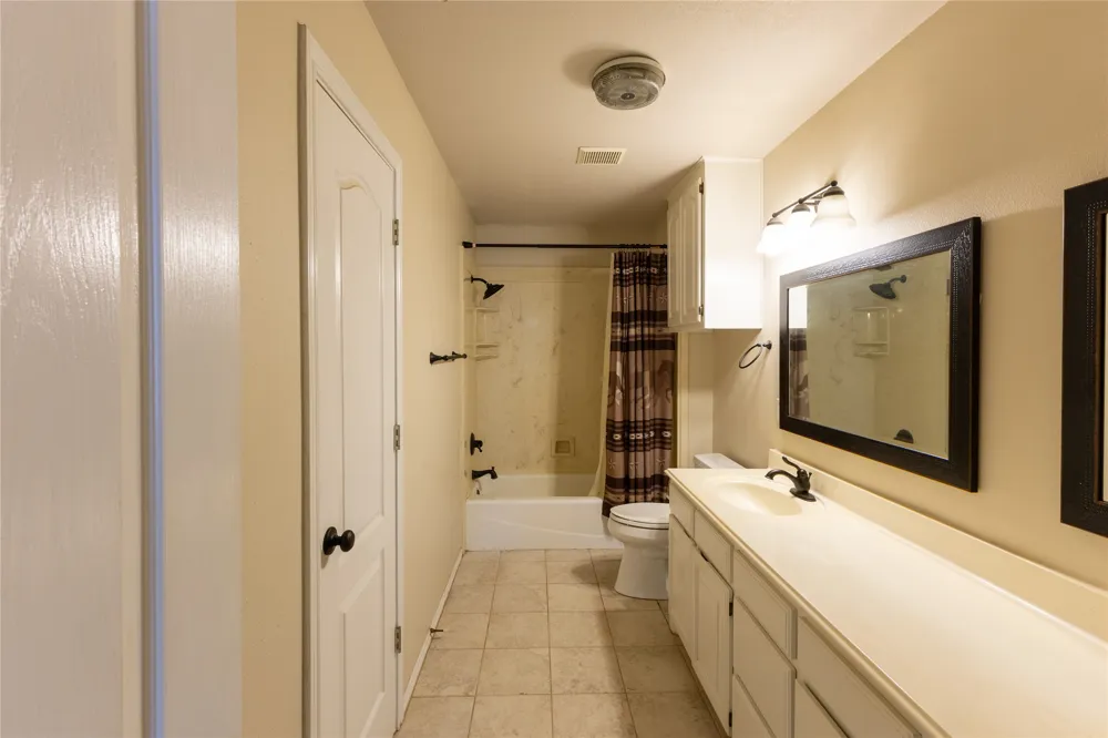3904 Santa Cruz Street Granbury, TX 76049