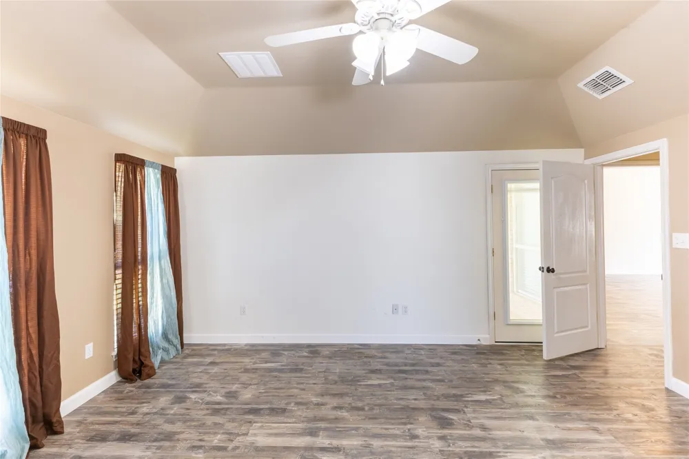 3904 Santa Cruz Street Granbury, TX 76049