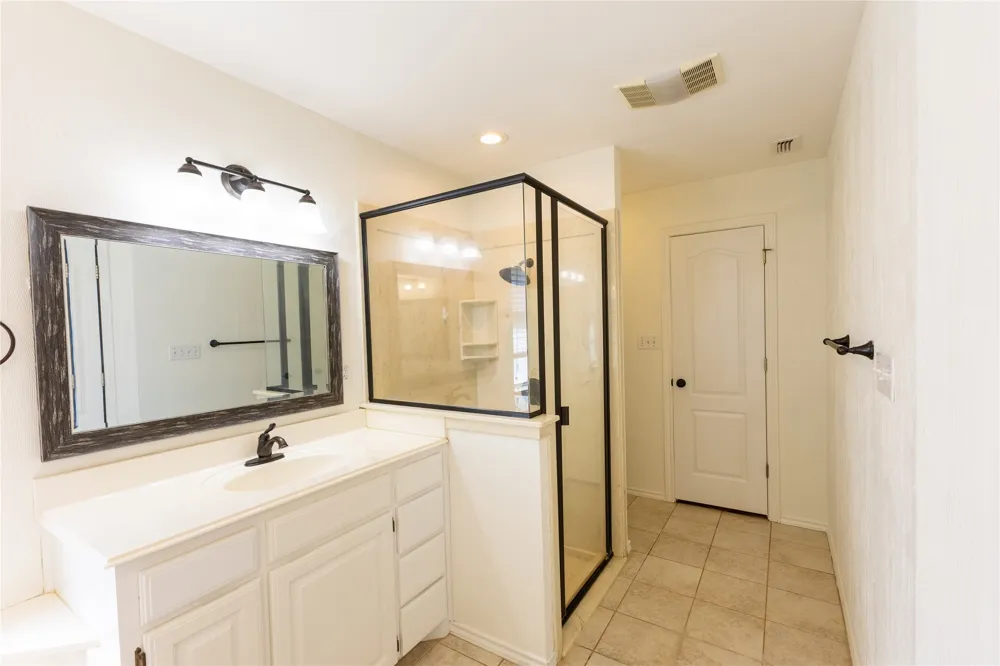 3904 Santa Cruz Street Granbury, TX 76049
