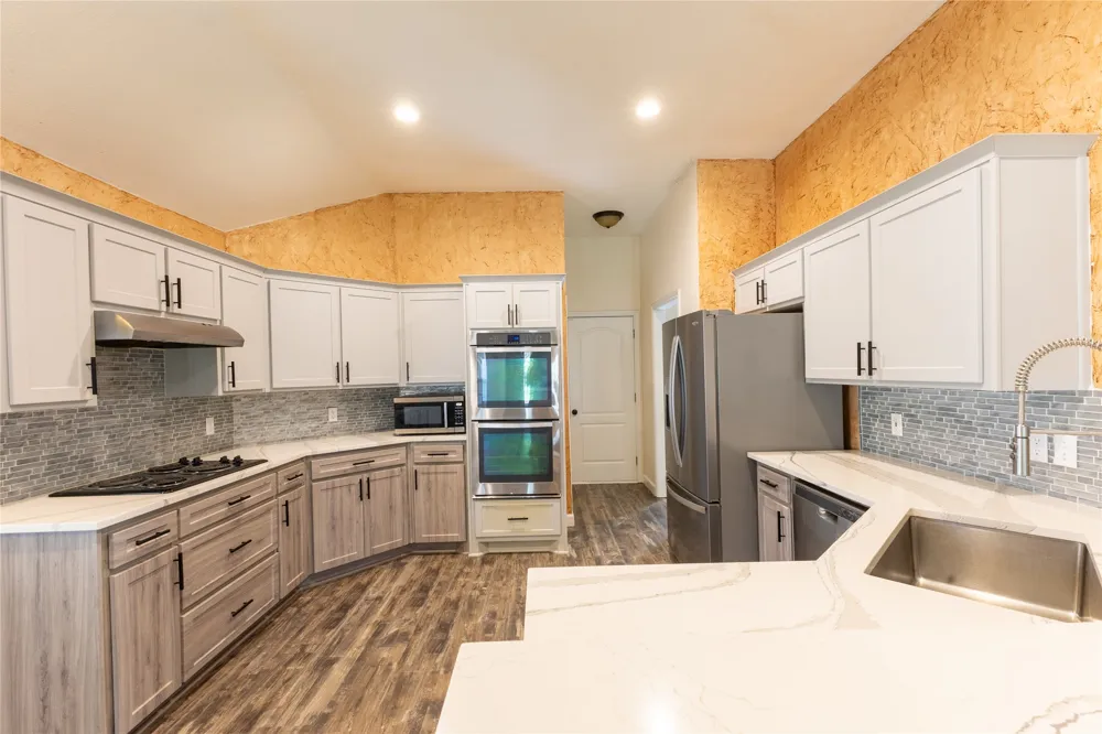 3904 Santa Cruz Street Granbury, TX 76049