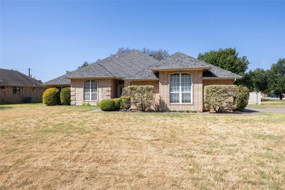 3904 Santa Cruz Street Granbury, TX 76049