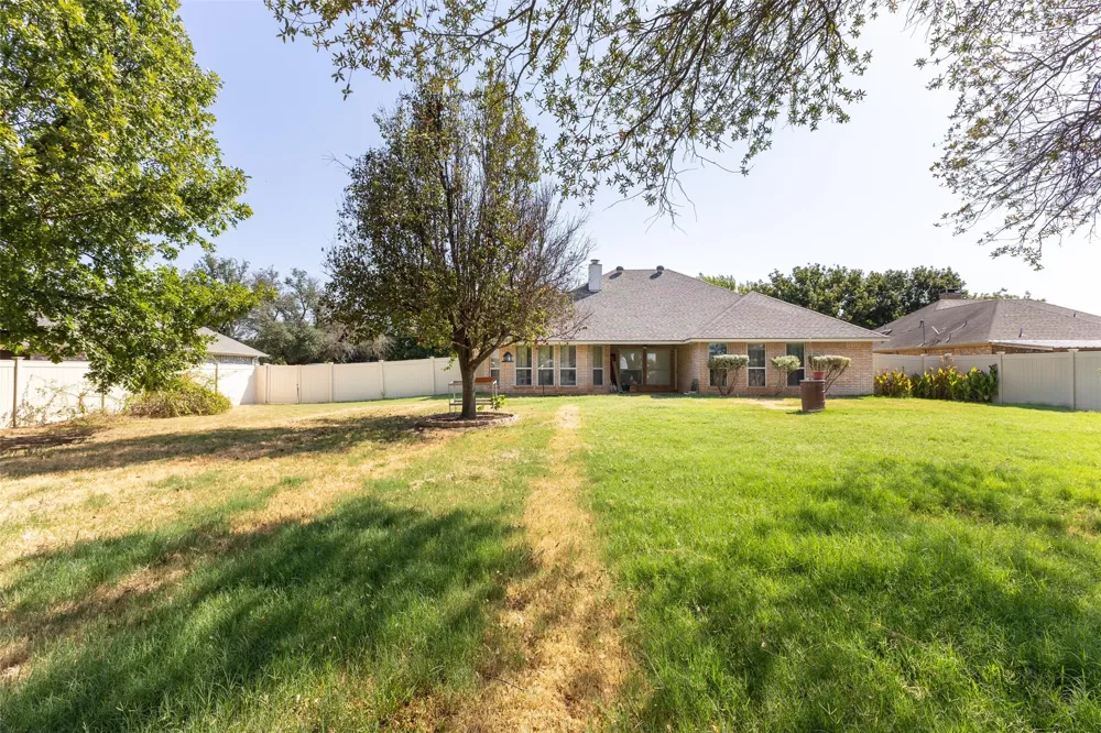 3904 Santa Cruz Street Granbury, TX 76049