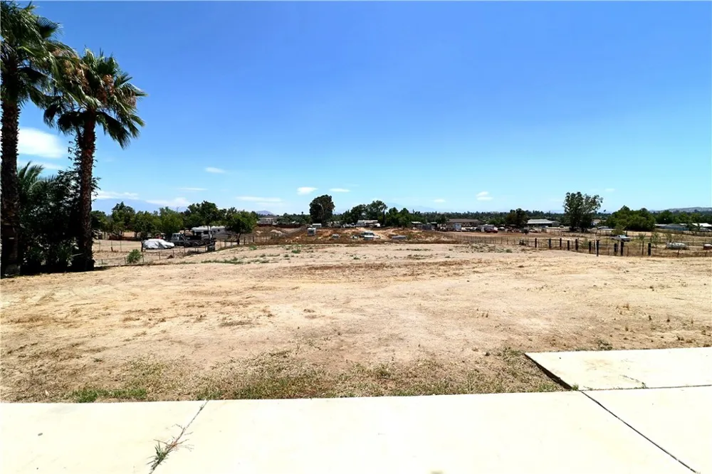 18590 Una Street Perris, CA 92570