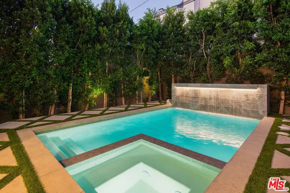 1130 Poinsettia Place West Hollywood, CA 90046