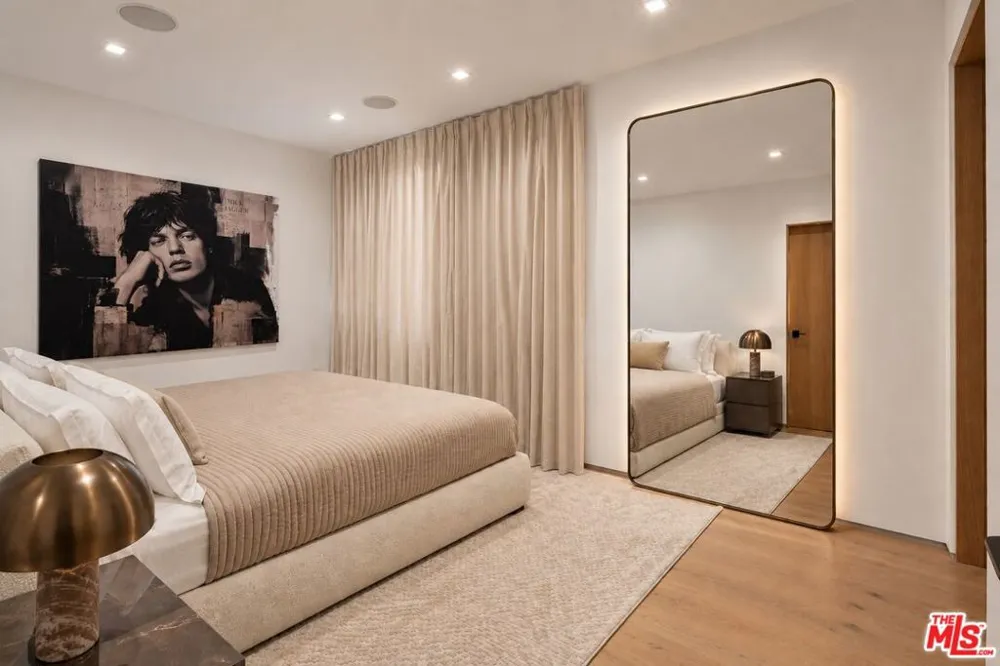 1130 Poinsettia Place West Hollywood, CA 90046