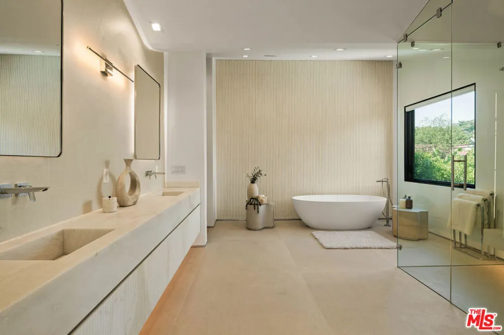 1130 Poinsettia Place West Hollywood, CA 90046