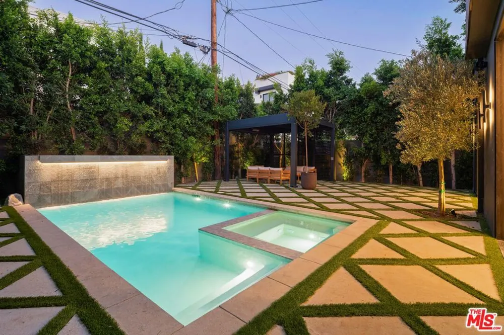 1130 Poinsettia Place West Hollywood, CA 90046