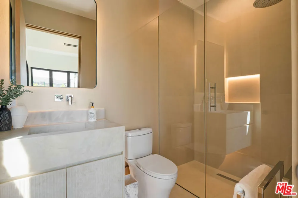 1130 Poinsettia Place West Hollywood, CA 90046