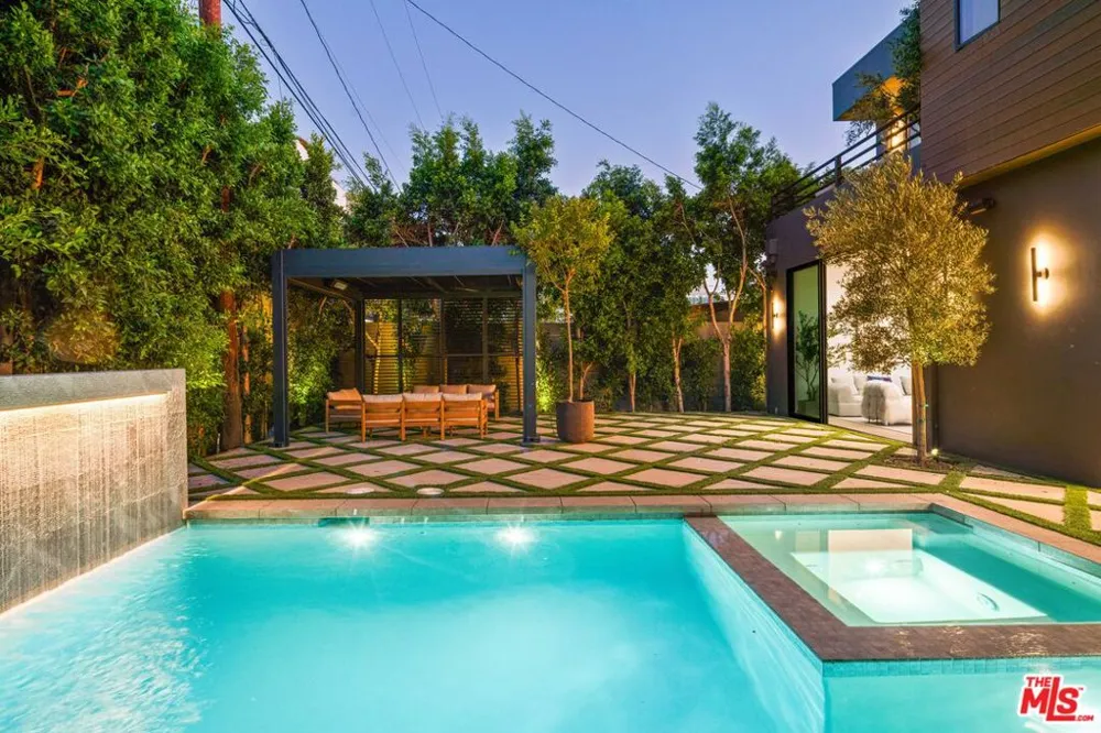 1130 Poinsettia Place West Hollywood, CA 90046