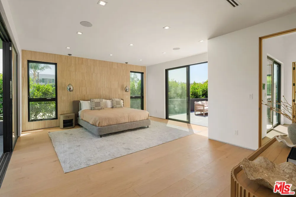 1130 Poinsettia Place West Hollywood, CA 90046