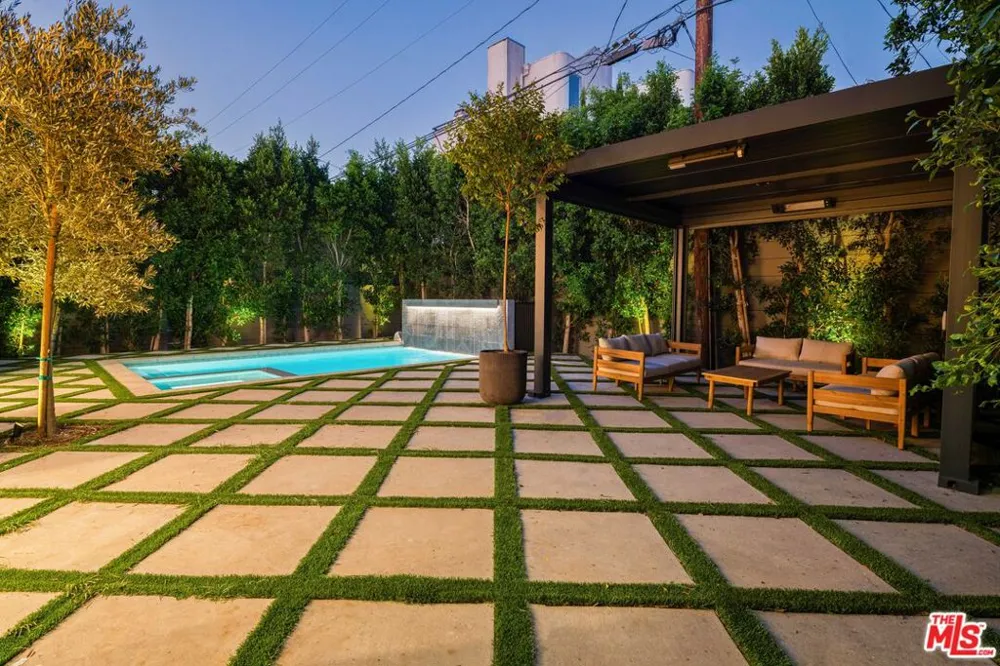 1130 Poinsettia Place West Hollywood, CA 90046