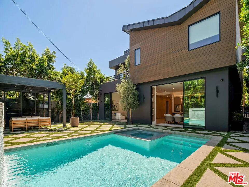 1130 Poinsettia Place West Hollywood, CA 90046