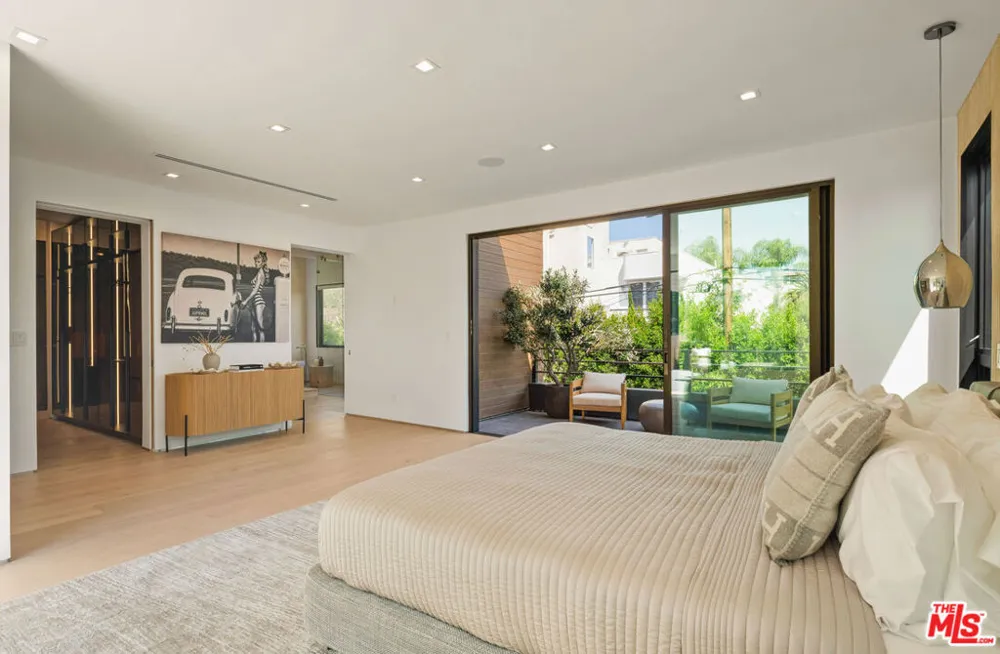 1130 Poinsettia Place West Hollywood, CA 90046