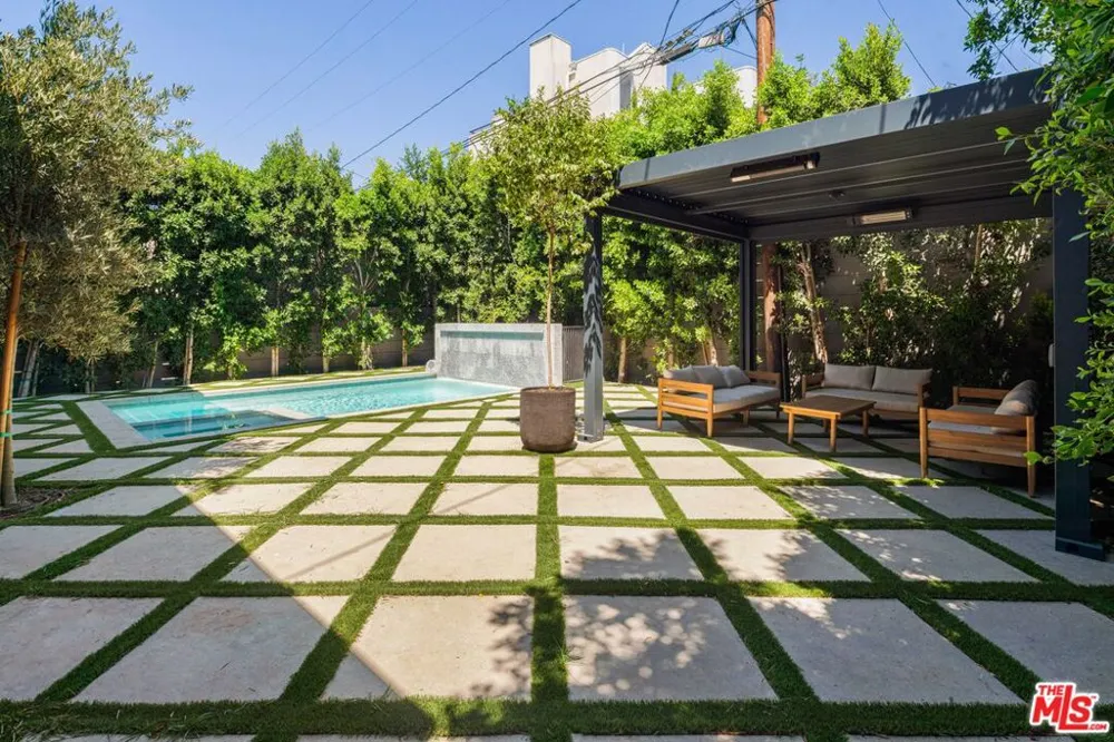 1130 Poinsettia Place West Hollywood, CA 90046