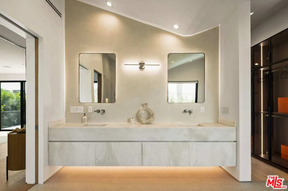 1130 Poinsettia Place West Hollywood, CA 90046