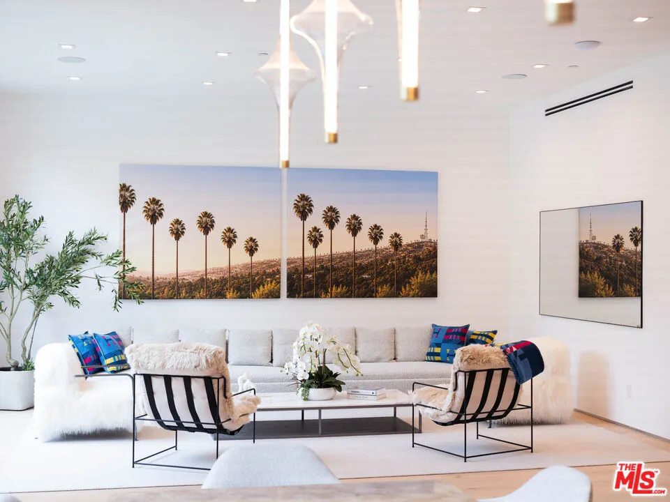 1130 Poinsettia Place West Hollywood, CA 90046