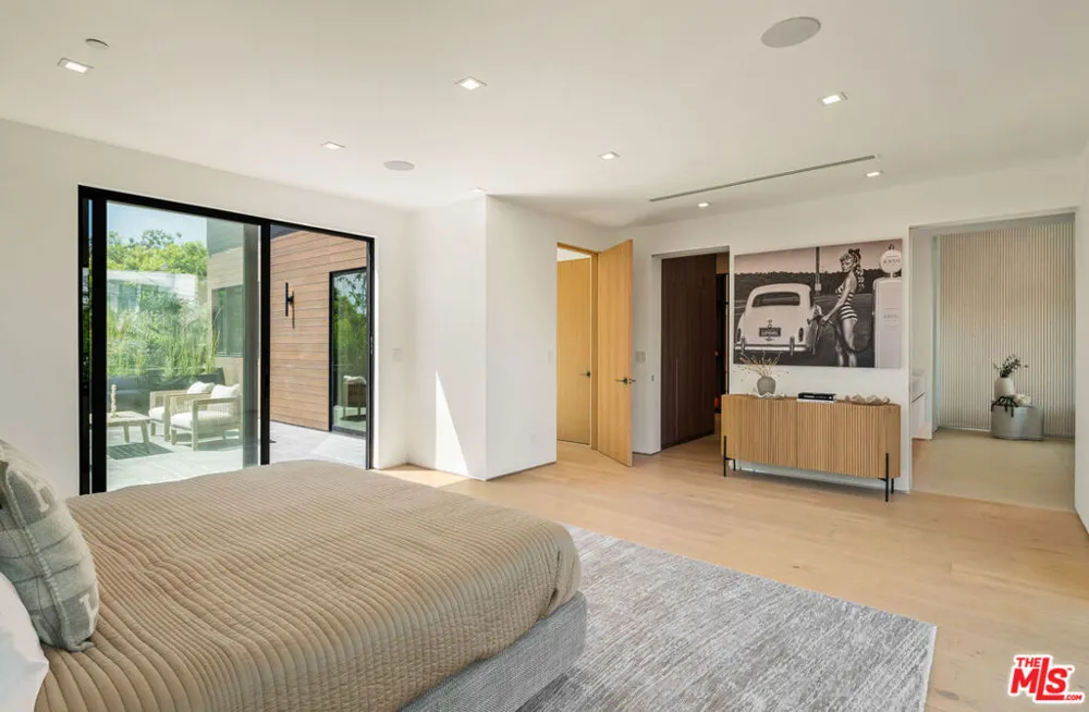 1130 Poinsettia Place West Hollywood, CA 90046