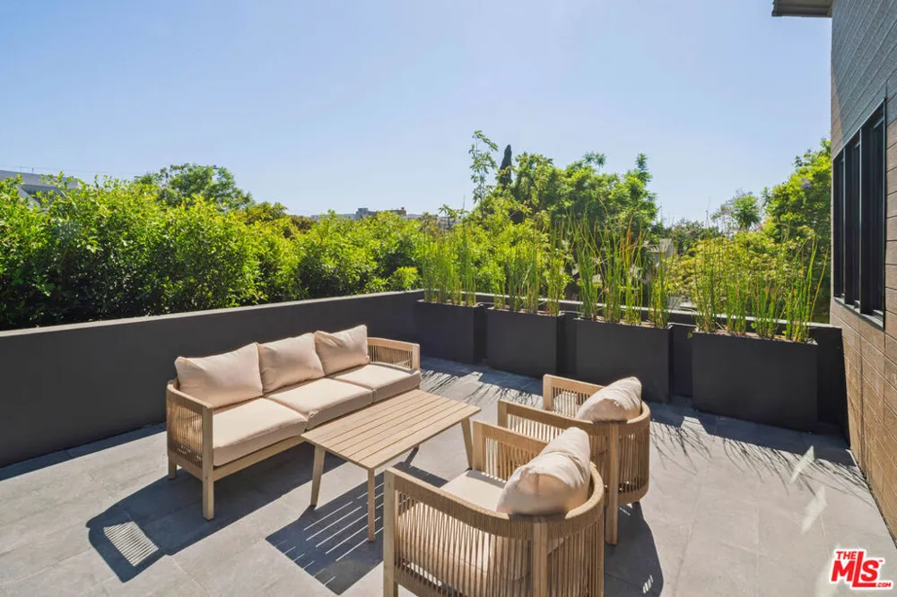 1130 Poinsettia Place West Hollywood, CA 90046