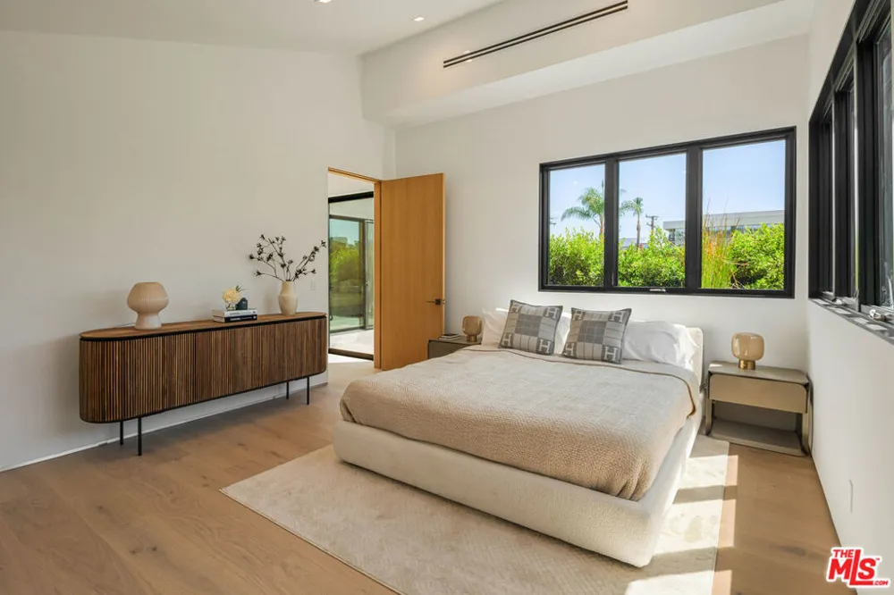 1130 Poinsettia Place West Hollywood, CA 90046