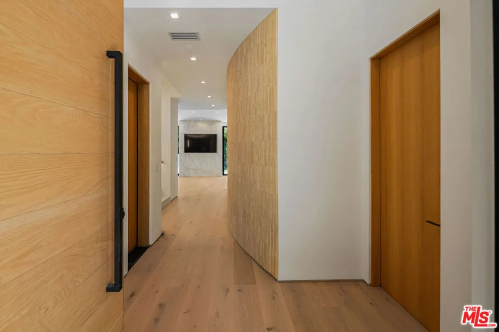 1130 Poinsettia Place West Hollywood, CA 90046