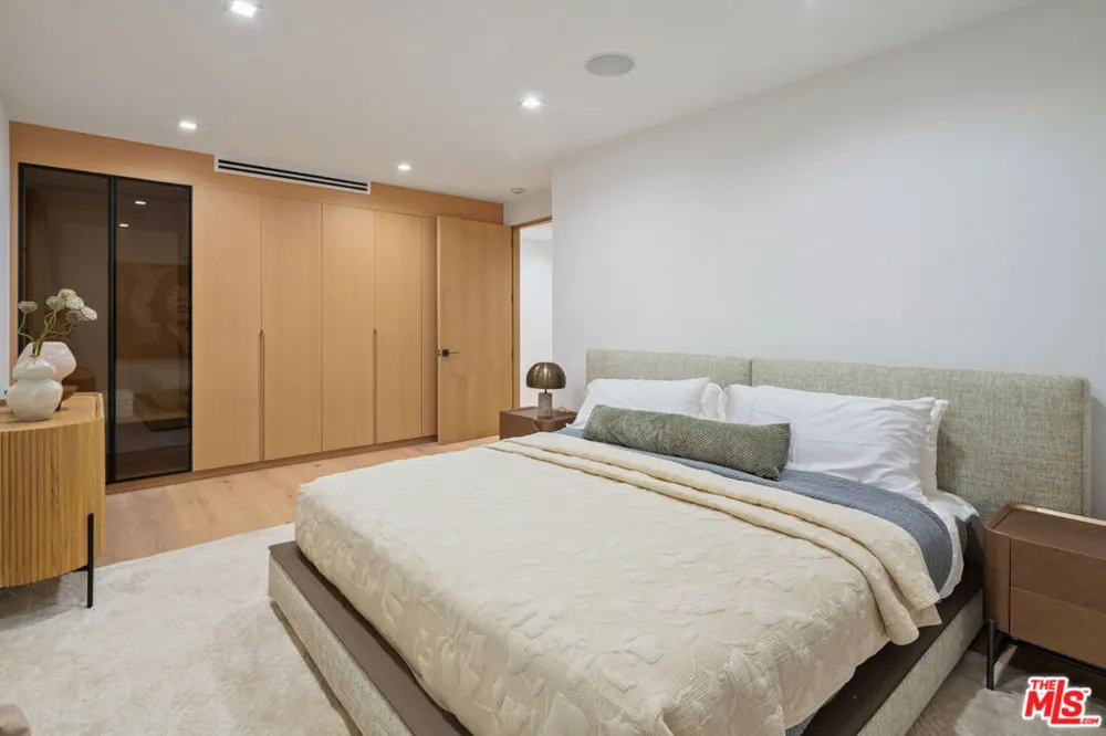 1130 Poinsettia Place West Hollywood, CA 90046