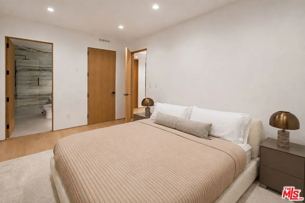 1130 Poinsettia Place West Hollywood, CA 90046