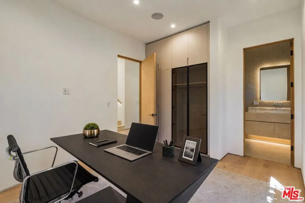 1130 Poinsettia Place West Hollywood, CA 90046