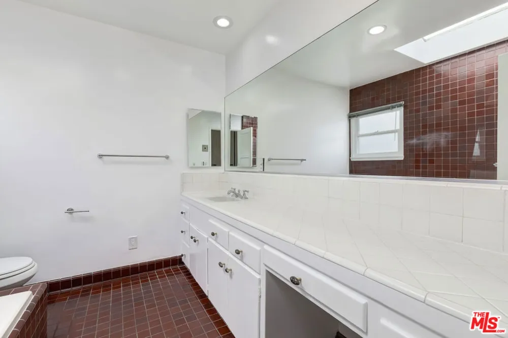 11375 Montana Avenue Los Angeles, CA 90049