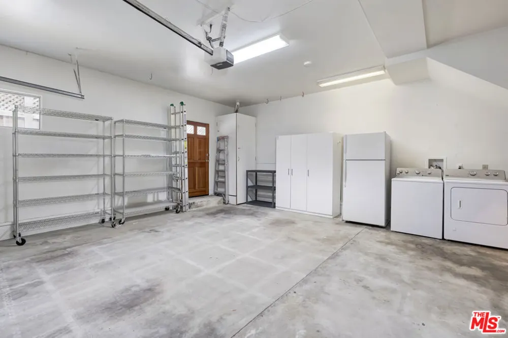 11375 Montana Avenue Los Angeles, CA 90049