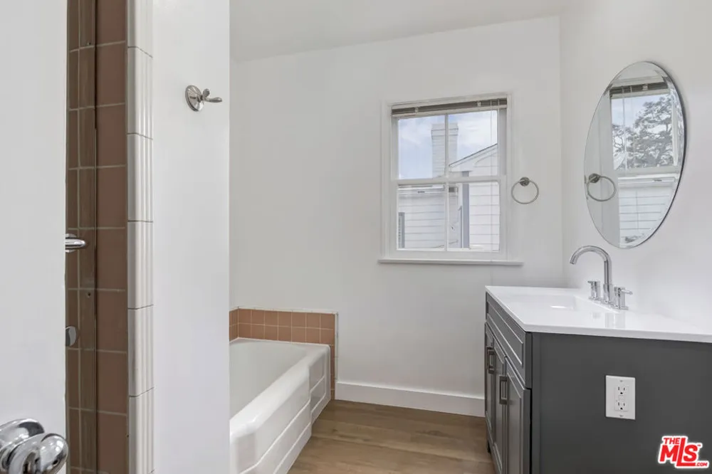 11375 Montana Avenue Los Angeles, CA 90049