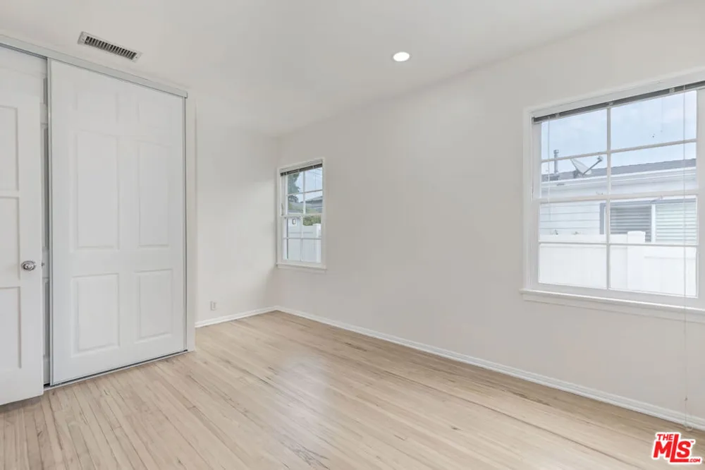 11375 Montana Avenue Los Angeles, CA 90049