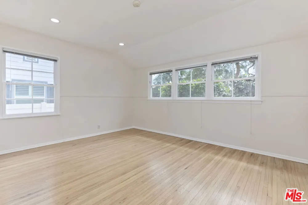 11375 Montana Avenue Los Angeles, CA 90049