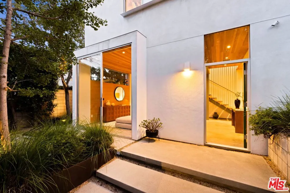 249 Rennie Avenue Los Angeles, CA 90291