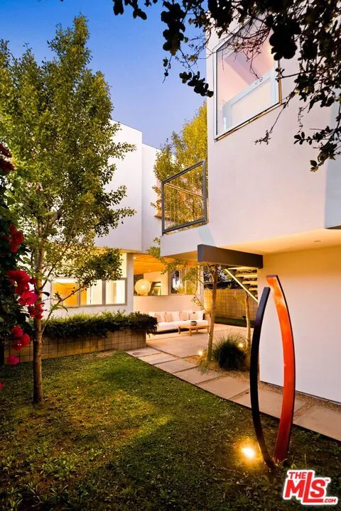 249 Rennie Avenue Los Angeles, CA 90291