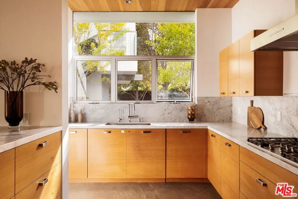 249 Rennie Avenue Los Angeles, CA 90291