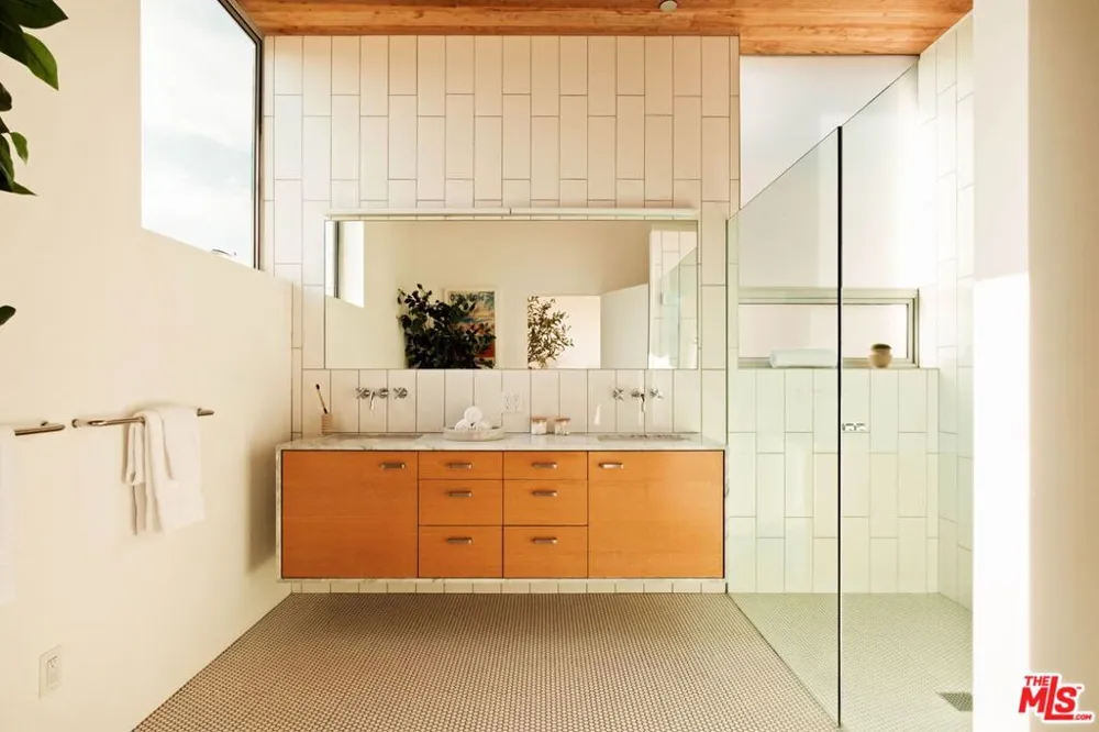 249 Rennie Avenue Los Angeles, CA 90291